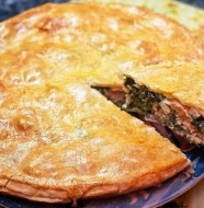 пирог с семгой, брынзой и шпинатом