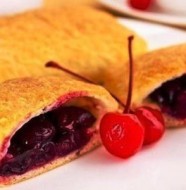 pirojki-iz-sloenogo-testa-s-vishnei