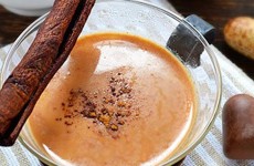 молочный-напиток-с-карамелью-медом-и-корицей